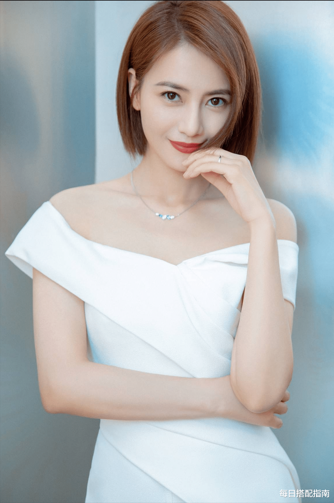 每日搭配指南|高圆圆不愧是“国民女神”，穿白裙气质高级优雅，41岁这状态绝了