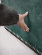 萌控孩|女生绑在脖子上的“黑带子”是啥意思?哈哈哈哈...这到底是什么神操作?