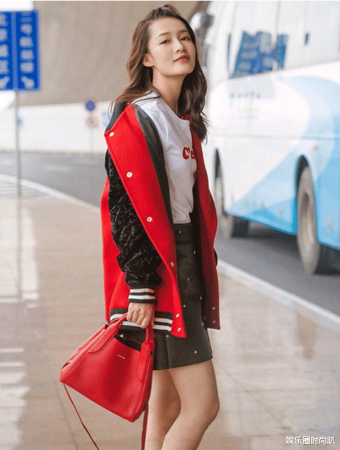 娱乐圈时尚趴|杨幂新造型好飒,“电光蓝”挑染回归青春叛逆期,女孩都好这口?