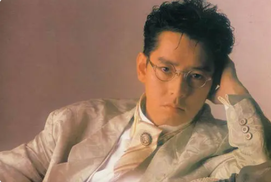 谭咏麟|谭咏麟：原配不能生育找小三，我愧对妻子多年付出，绝不会离婚