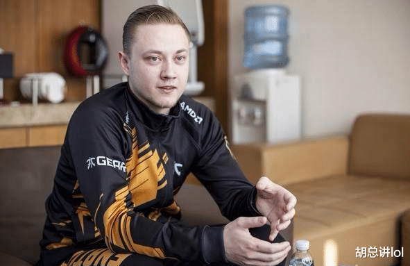 fnc战队|LOL：FNC下路被换真相，想让欧城回来结果Upset不同意，可悲啊