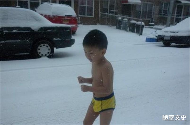 裸跑弟|“裸跑弟”出生被判脑瘫，鹰式教育下，5岁开飞机，11岁大学毕业