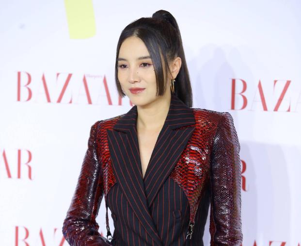 Angelababy|2021年女星红毯翻车造型，赵丽颖显老气，杨颖头大身小
