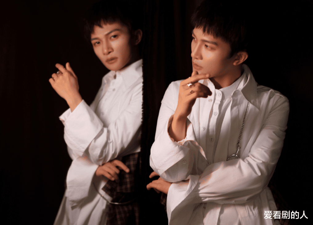 周深|周深《化身孤岛的鲸》发行一周年，他搭起一座桥，让我们不再孤单