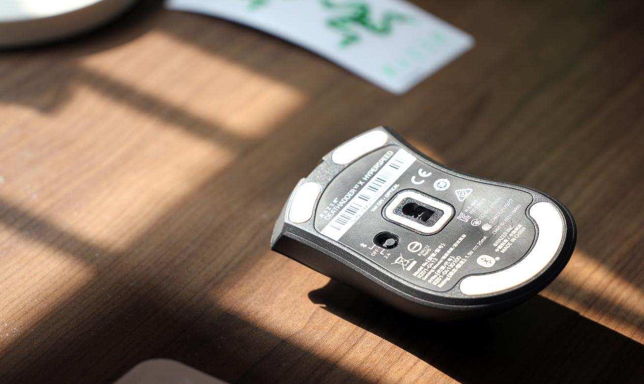 鼠标|双模真无线,新成员雷蛇炼狱蝰蛇V2 X极速版体验,长续航更持久