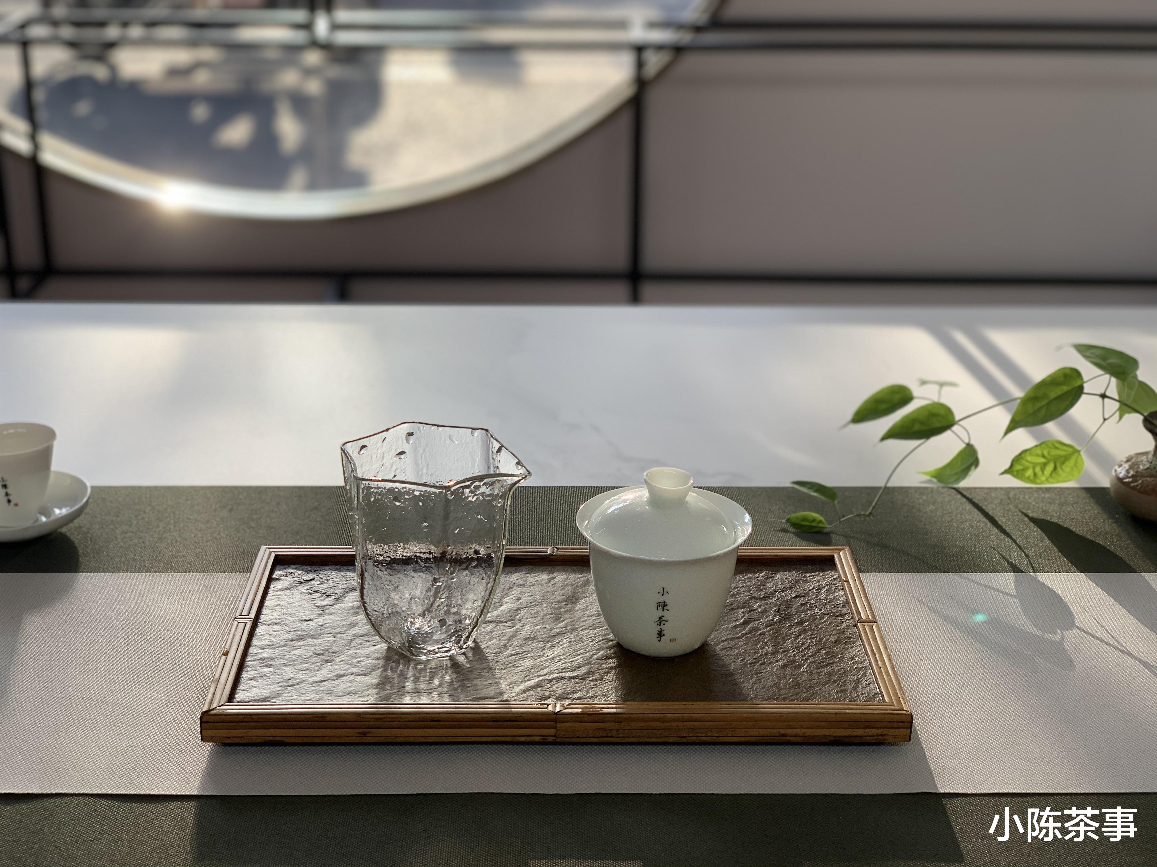 绿茶|早上喝红茶，中午喝岩茶，晚上喝老白茶，喝茶有必要选时间段吗？