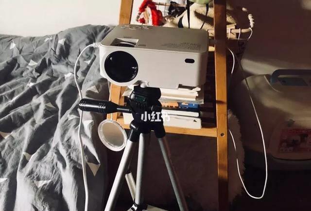 投影仪|电视机不怎么看，还不如买投影仪！6款神器不允许你不知道