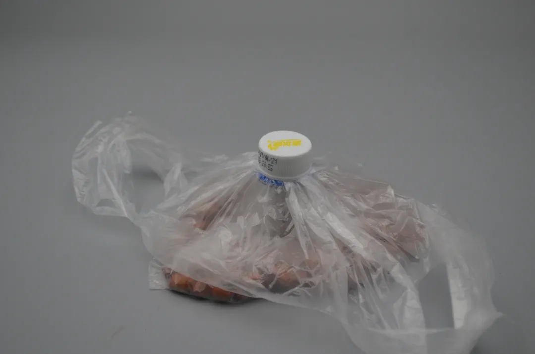 卖废品时，一定记得把塑料瓶盖拧下来，作用拿钱也难买，涨知识了