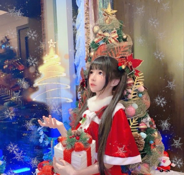 蔡萝莉|21岁的蔡萝莉终于转型，新视频大方露脸，打扮也往成熟范儿走