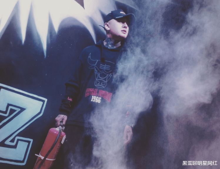 上官带刀|平台“秋后算账”，网红老方丈惨遭封禁，发视频宣布退出娱乐版块