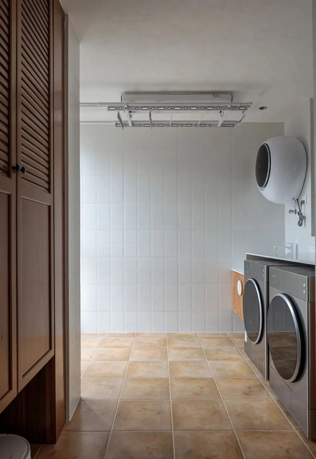 时尚装修设计大全 你家的扫把还乱放?不妨打造一个家政空间,让家务效率提升10倍!