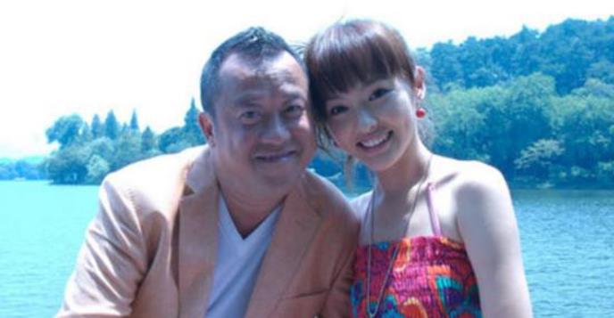 唐嫣|与曾志伟拍豪放戏，公开喊王晶爸爸，唐嫣真的是傻白甜吗？