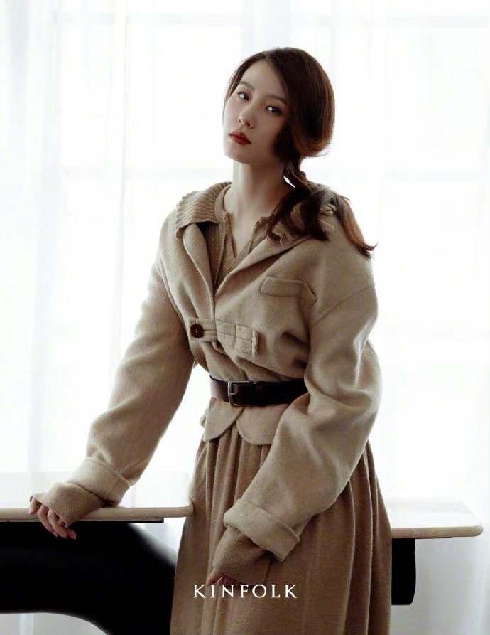 潮帮先生 刘诗诗仗着颜值高，穿条“肥牛裙”就敢出门，一般人真驾驭不了