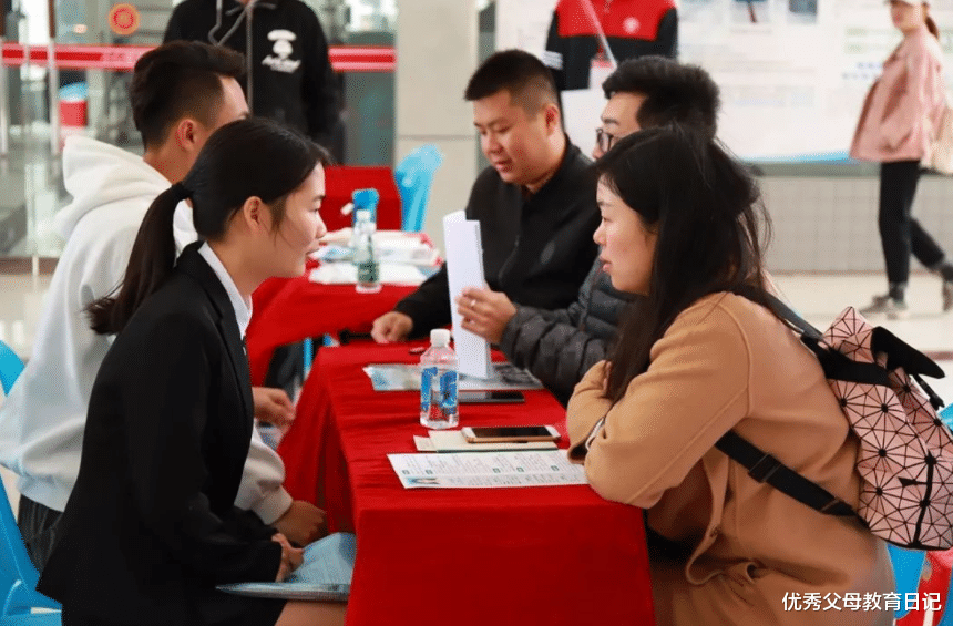 大学生|曾经意气风发的大学生，现在却逐渐沦为社会“底层”，原因很真实