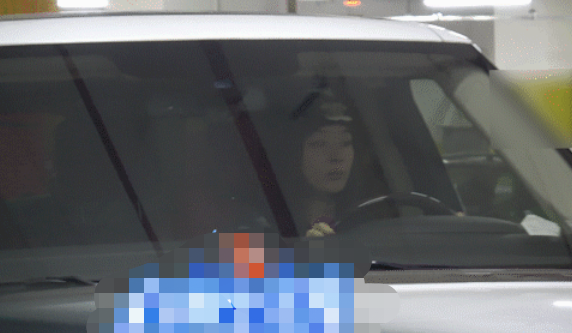 李光洙|34女星袁姗姗购物被拍！开百万豪车出行，头上一个毛线帽近万元