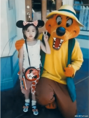 吴映洁|16岁出道养家，被亲妈殴打进医院，这么惨的她还会“翻车”？