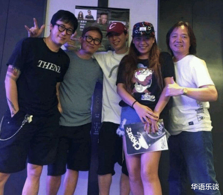 喜欢你|黄贯中再唱《喜欢你》：当年黄家驹的伤感，如今变成了温馨告白