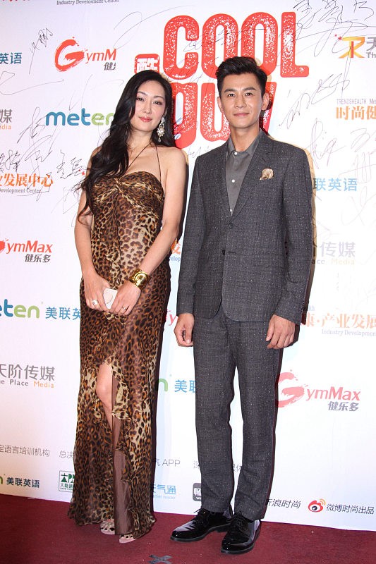 BiuVogue 孟广美虽然年纪不小了，但气场还是这么的高级，穿吊带裙身材不错