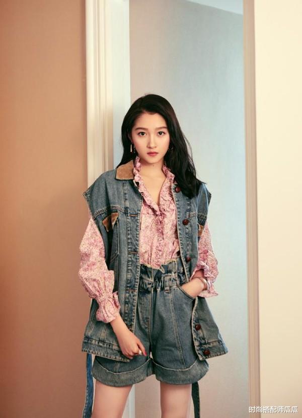 生肖|?关晓彤新造型美多了！清爽高马尾配“蓝耳朵”，鬼马少女元气满满