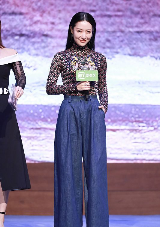 BiuVogue 白冰的“玉漱公主”深入人心，就算穿华丽的紧身服装，气场也很强