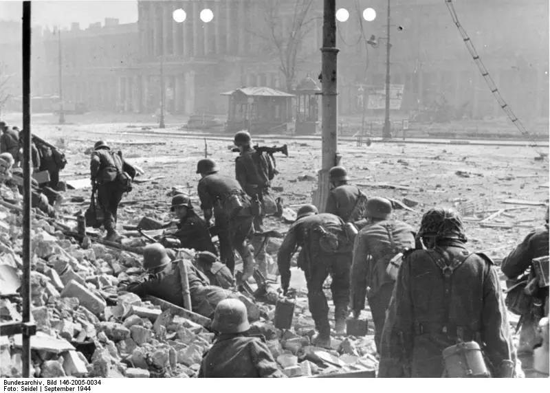 華沙起義：平白無故傷亡20萬人，隻因波蘭人做瞭這2件蠢事-圖9