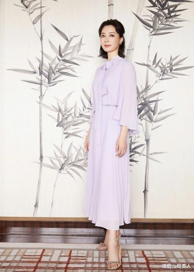 峨眉山周美人|看了陈数的穿搭才明白，优雅得体才最美，很适合四十岁女人