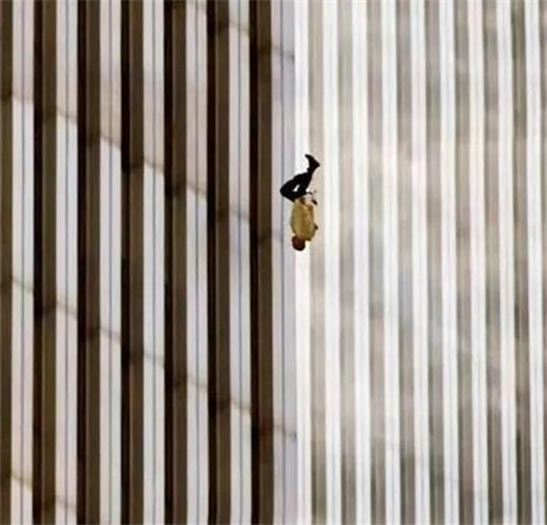傳遍世界的911墜落照：跳下的男子，在生命盡頭，做瞭最後的選擇-圖5