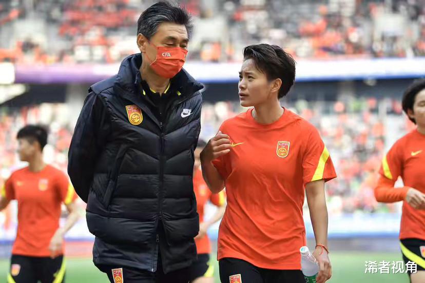 王霜|深夜0点！贾秀全做出争议表态：王霜收获坏消息，球迷骂声一片