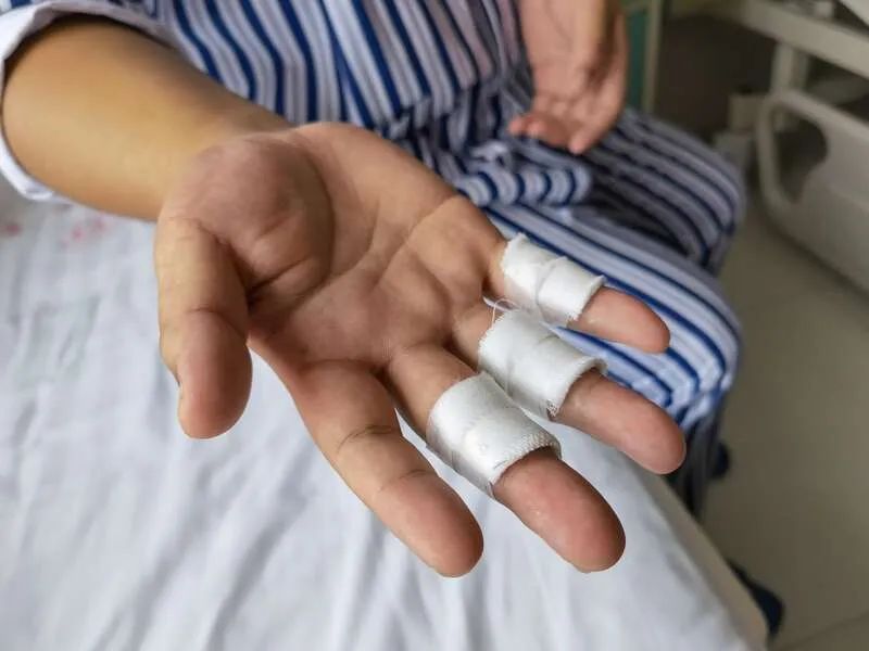 幸福孕孕|喜极而泣！救人被冲走的民警，10小时后自救归来！