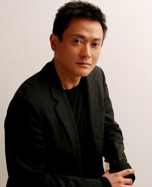 魏骏杰|他为娶19岁女学生，抛弃相恋9年的女友，今50多岁发福严重成路人