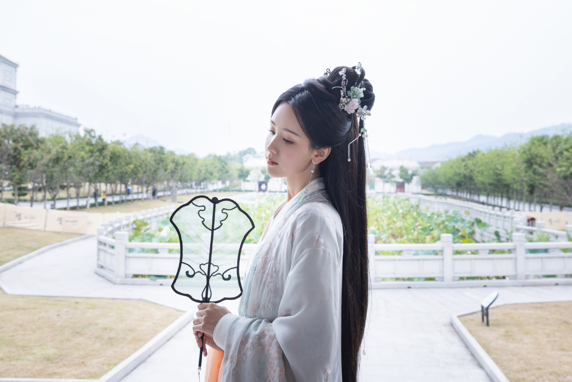 漫威|大家还记得陈都灵吗？她的造型一直很疑惑，但古装照一出来，真的很惊艳！