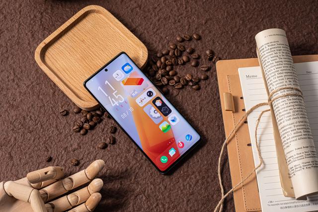 |iQOO 8Pro聽說屏幕不錯，追劇的話和蘋果倆手機誰好？