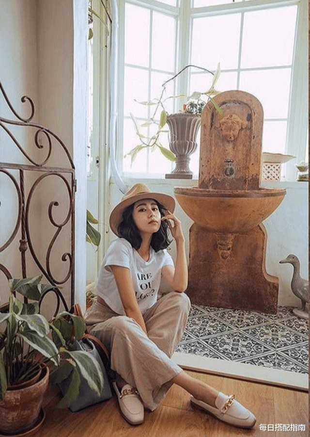 每日搭配指南|这才是中年女人该有的穿搭:这“3双”鞋+阔腿裤,优雅时髦显高级