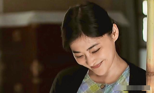 安杰|《父母爱情》安杰上岛登岸扔掉了鞋，这个情节有什么影射意义？