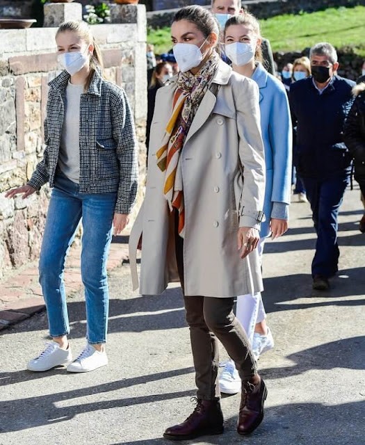 全球时尚风行 西班牙王后6天亮相5次争当劳模!与国王踩情侣皮靴,穿风衣真霸气