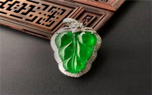 翡翠|浅谈各种翡翠雕刻挂件的寓意，你喜欢哪一种？