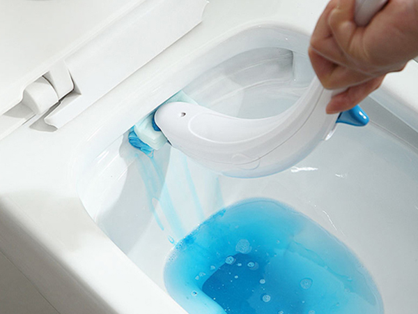 |为什么马桶水箱上有两个按钮？聪明人都会这样用，省水又干净