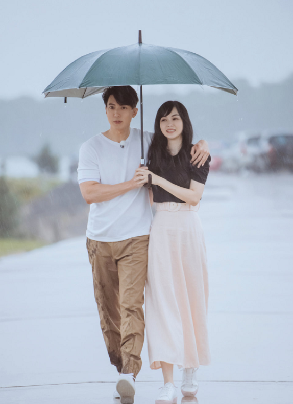 潮流新风 吴尊素人老婆原来这么美，温婉大方又有气质，颜值不输女明星