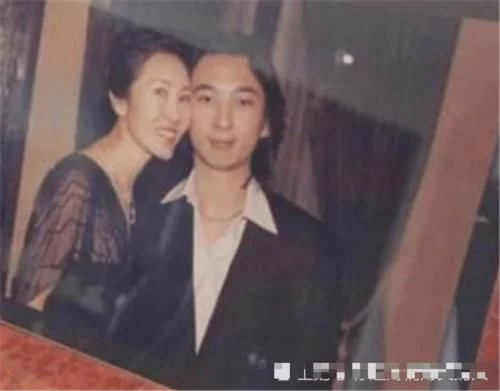 舜网 王思聪的特制键盘，看到空格键的时候，这四个字也不是谁都可以驾驭的！