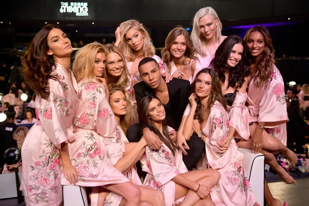 InsDaily 他被嘲“整形怪”10年！如今自曝毁容烧伤照，网友：又来炒作！