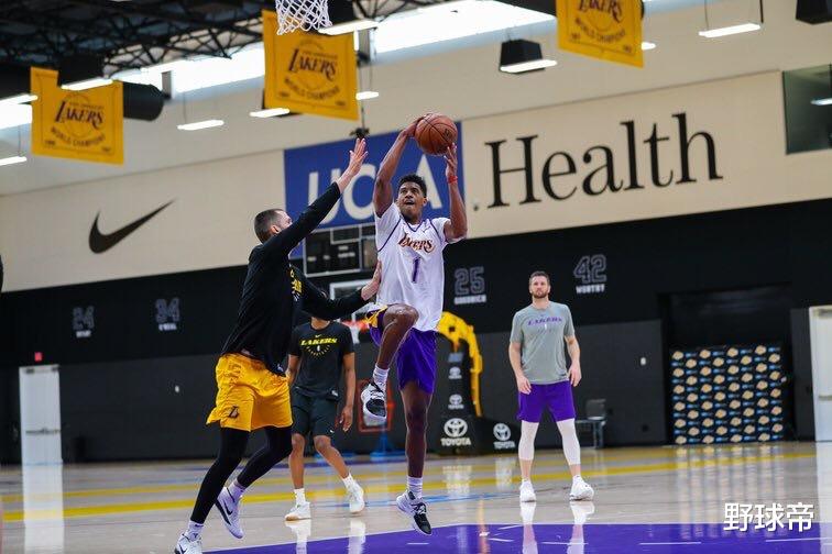 交易 弹跳1米14，曾单场13中12！湖人试训的天才，22岁就要被交易？