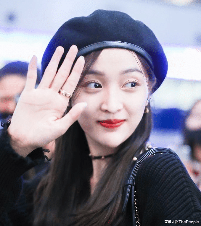 闫妮|女星割双眼皮如跨分水岭，没整好变“悲伤蛙”，成功则变气质美女