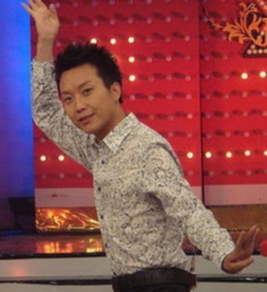 李玉刚|李玉刚老婆近照曝光，原来长成这样，难怪李玉刚不肯公开她