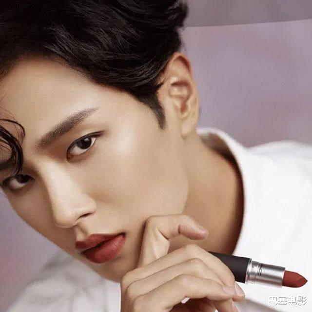 星光大道|这都什么跟什么？丑得千奇百怪！男明星抢女性用品代言，都住手吧