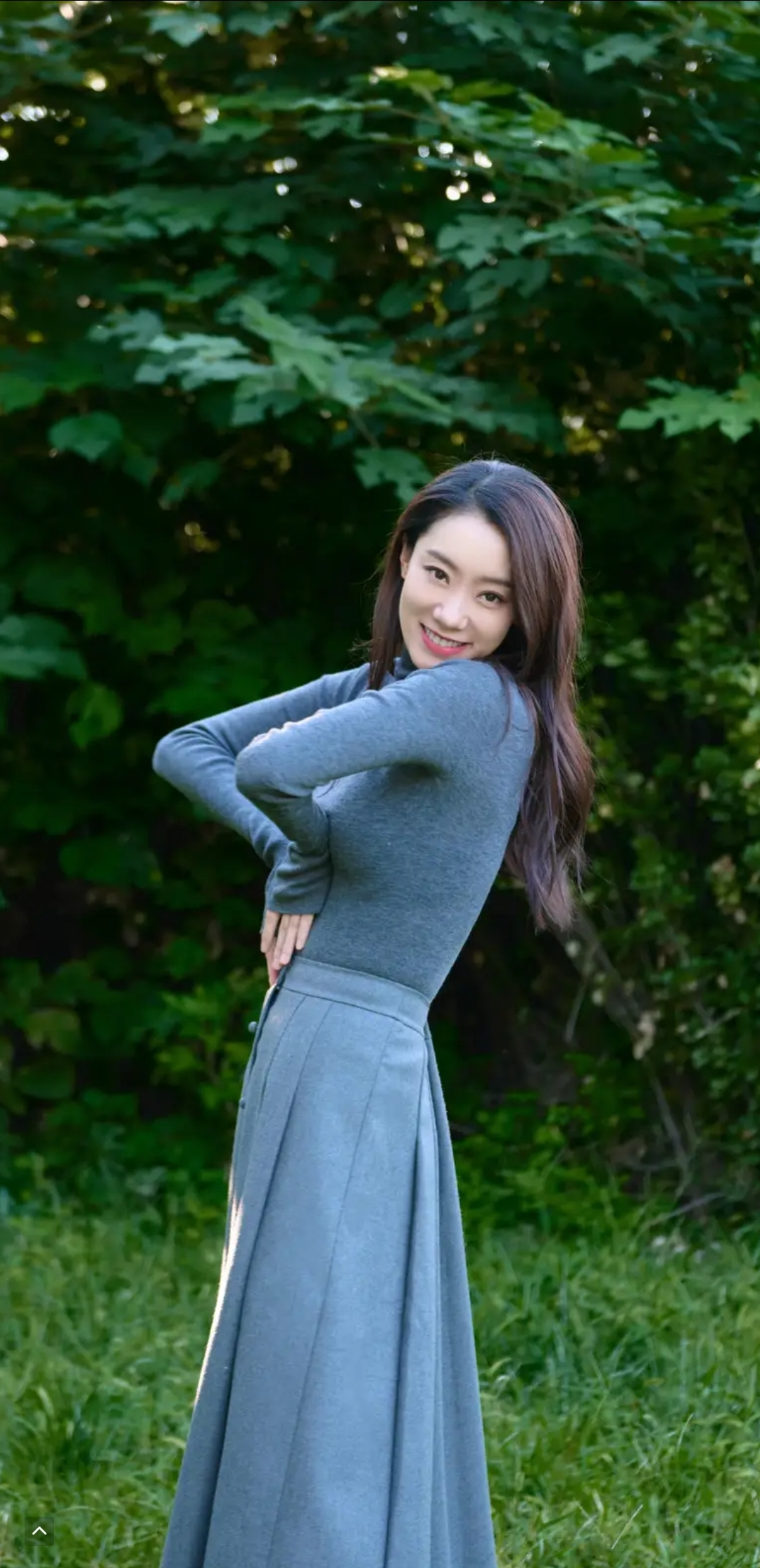 张小斐|张小斐晒性感自拍，身材优越小腹没赘肉，娱乐圈“纷争”与她无关