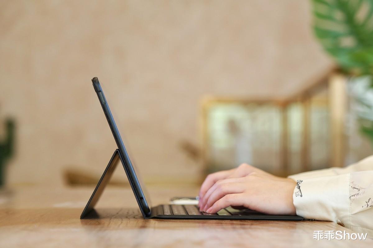 编程|搭载OLED屏 形态百变 华为MateBook E图赏