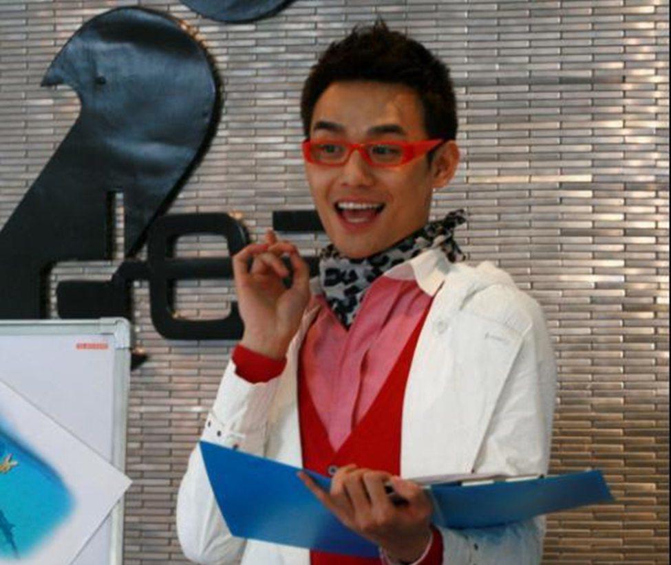 张嘉益|年轻时灰容土貌，老了却风格儒雅，这8位男星“越老越有味”