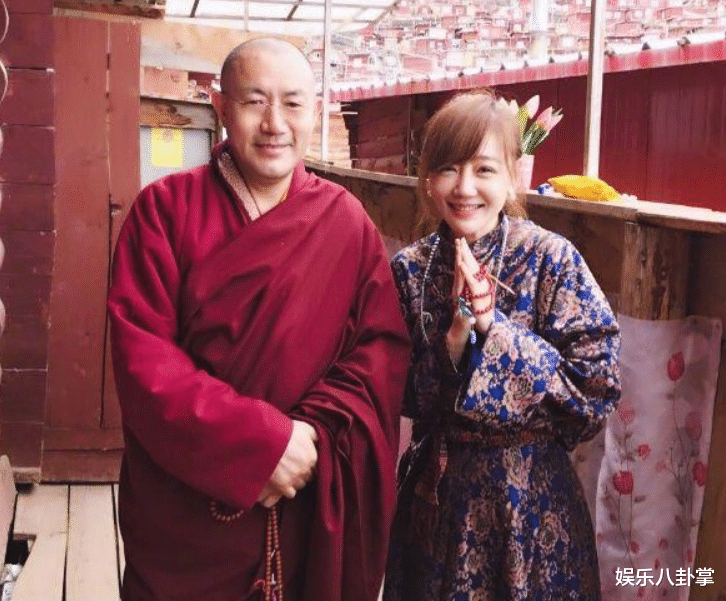 胡歌|她是胡歌最爱的女人，曾为胡歌放弃大好事业，如今43岁皈依佛门
