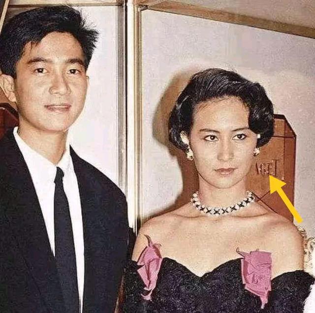 陈百强|守候陈百强40年的何超琼: 耳边永远戴着那对，专属他1人的珍珠耳环