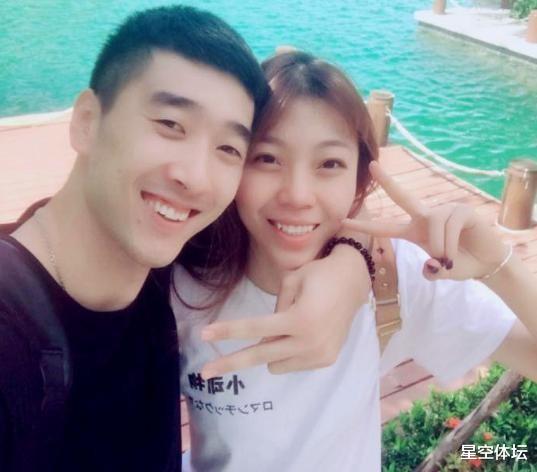 天津女排|又一女排名将迎喜讯！国庆期间举办婚礼，身穿中式服饰美出新高度